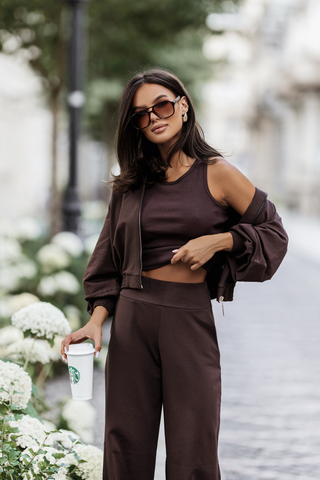 Jesień 2025: najmodniejsze kolory, fasony i tkaniny w hurtowej ofercie