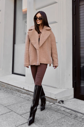 Lekkie okrycia wierzchnie – must have dla butików przed pierwszymi chłodami