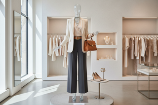 Stylizacja jako narzędzie sprzedaży: jak butiki sprzedają całe zestawy, a nie pojedyncze produkty